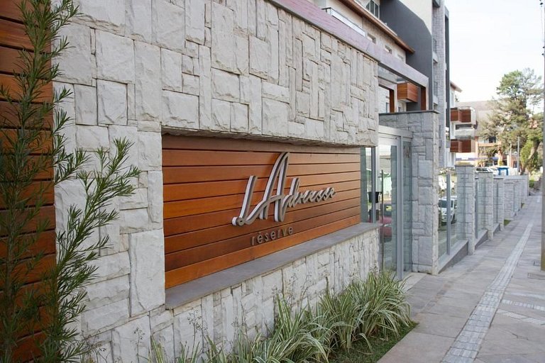 L' Adresse Reserve 203A