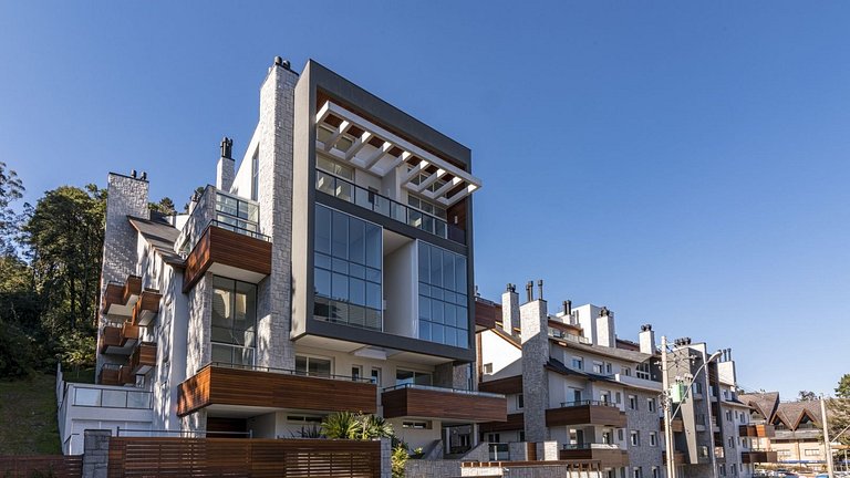 L' Adresse Reserve 203A
