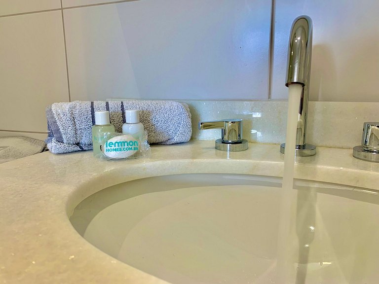 Yellow - Apartment 802