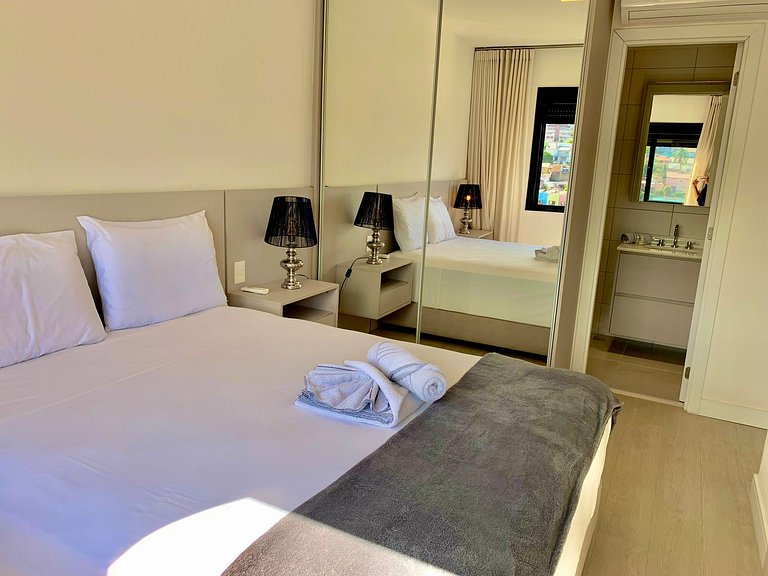 Yellow - Apartment 802