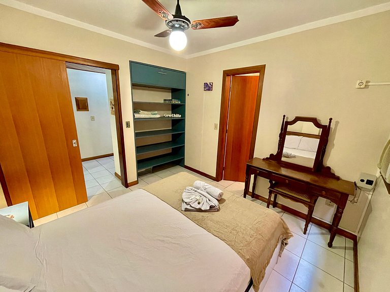 Flamboyant 302 - 2 blocks from the beach and close to the ci