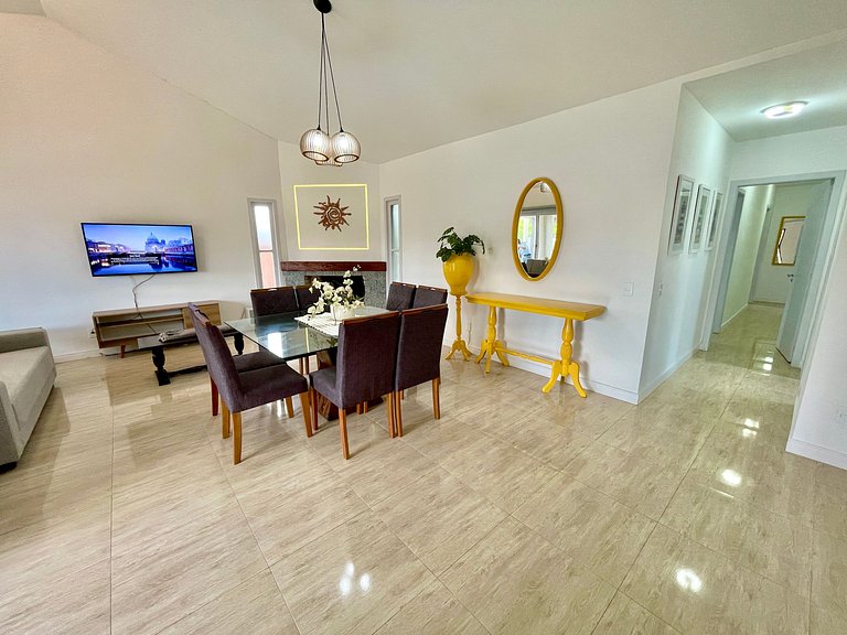 Cerca del mar, con Piscina y Sala de Juegos