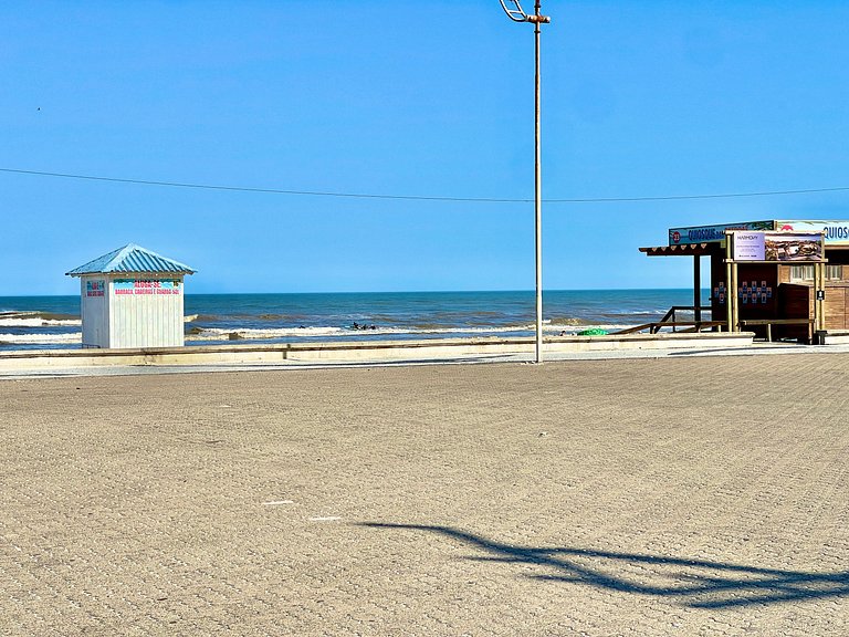 Aymore 208 Charming apartment near the beach.