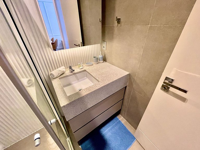 Livin' Resort Home - 703/1