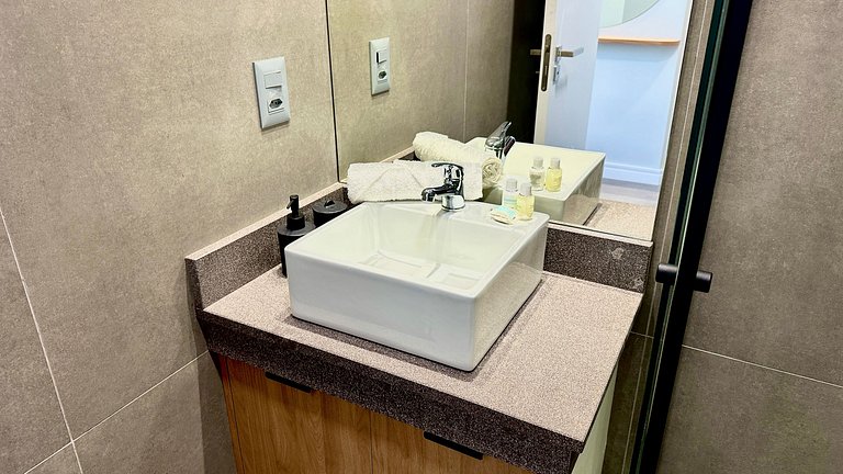 Livin' Resort Home - 408/3