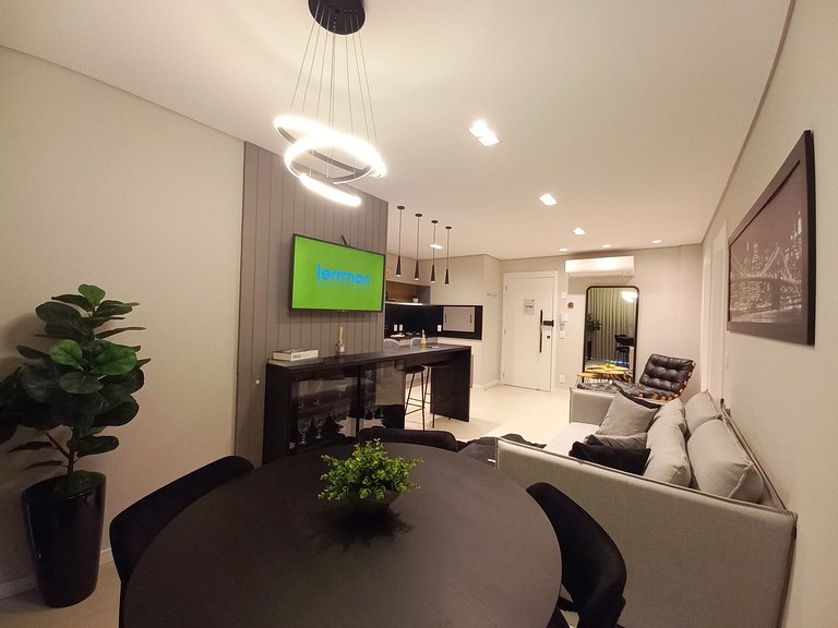 LEEV 502 - Beautiful Apartment one block from Rua Coberta