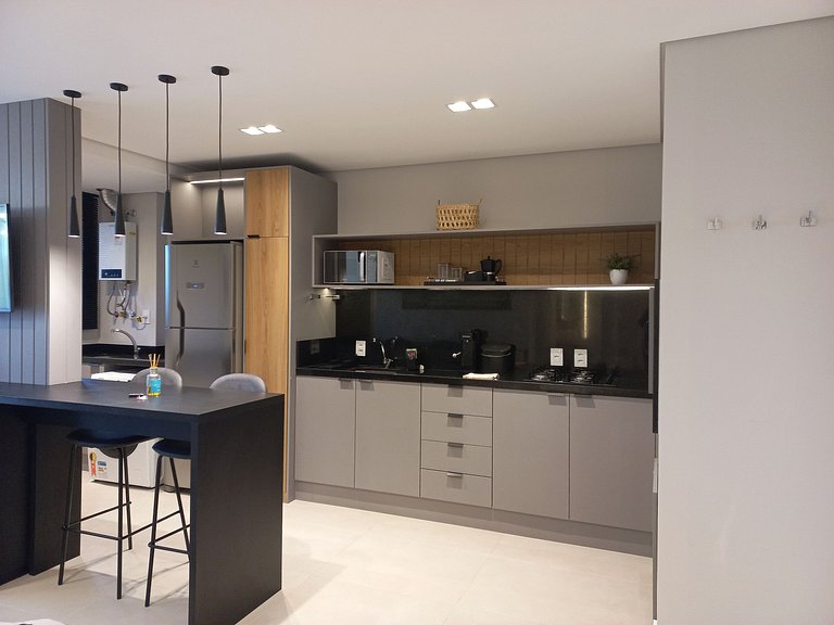 LEEV 502 - Beautiful Apartment one block from Rua Coberta