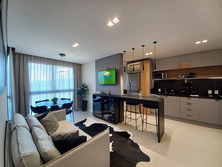 LEEV 502 - Beautiful Apartment one block from Rua Coberta