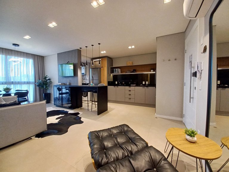 LEEV 502 - Beautiful Apartment one block from Rua Coberta