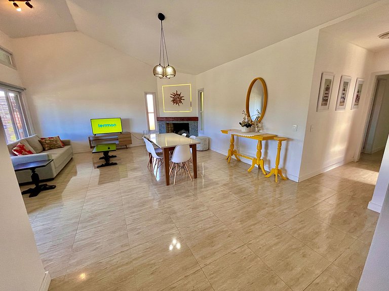 Cerca del mar, con Piscina y Sala de Juegos