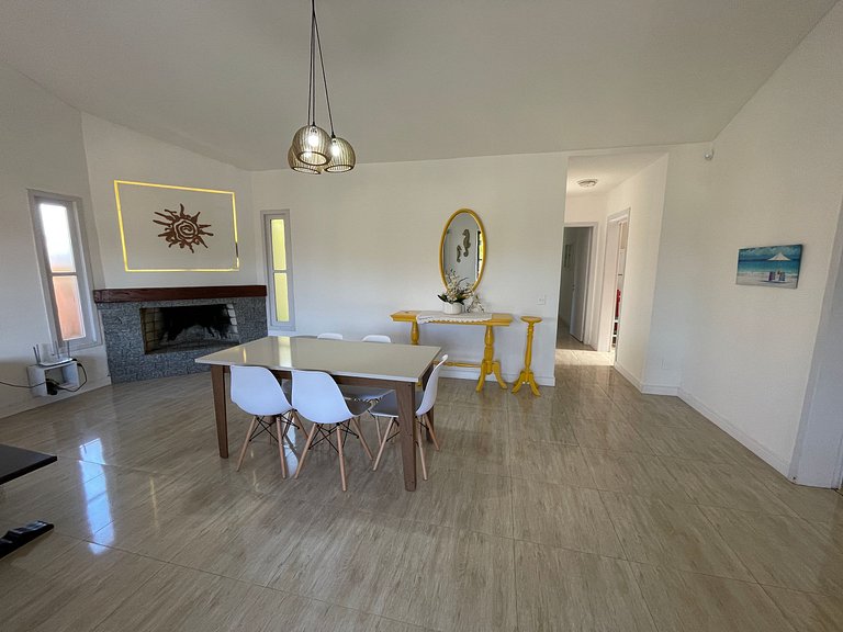 Cerca del mar, con Piscina y Sala de Juegos