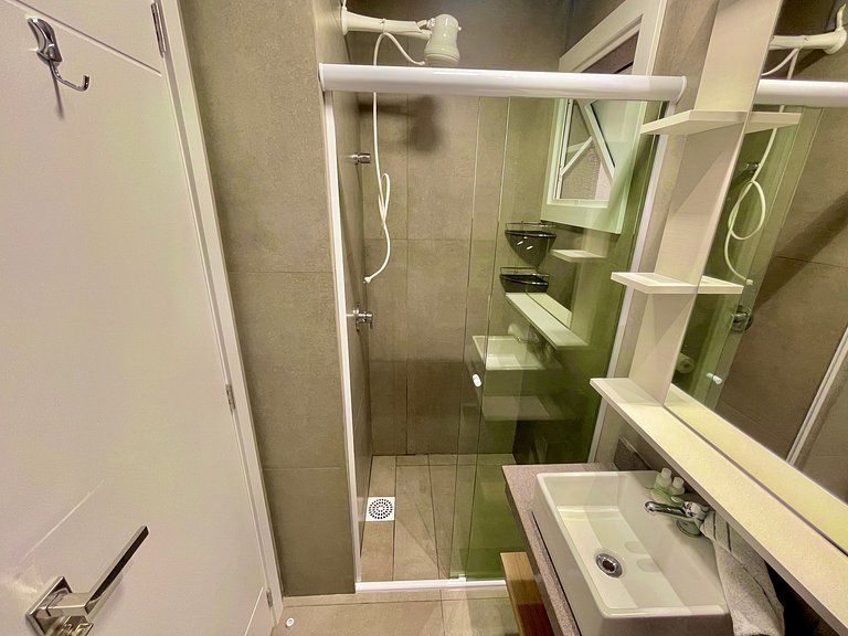 Livin' Resort Home - 408/2