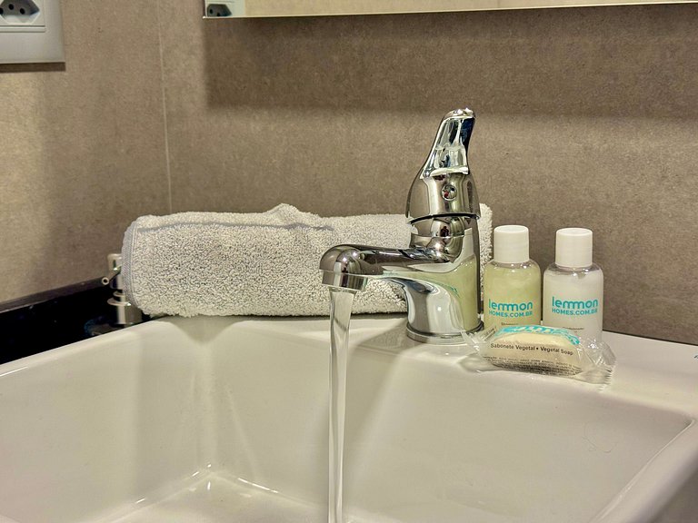 Livin' Resort Home - 402/2