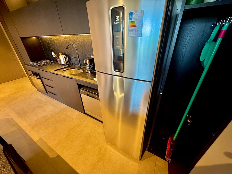 Livin' Resort Home - 402/2